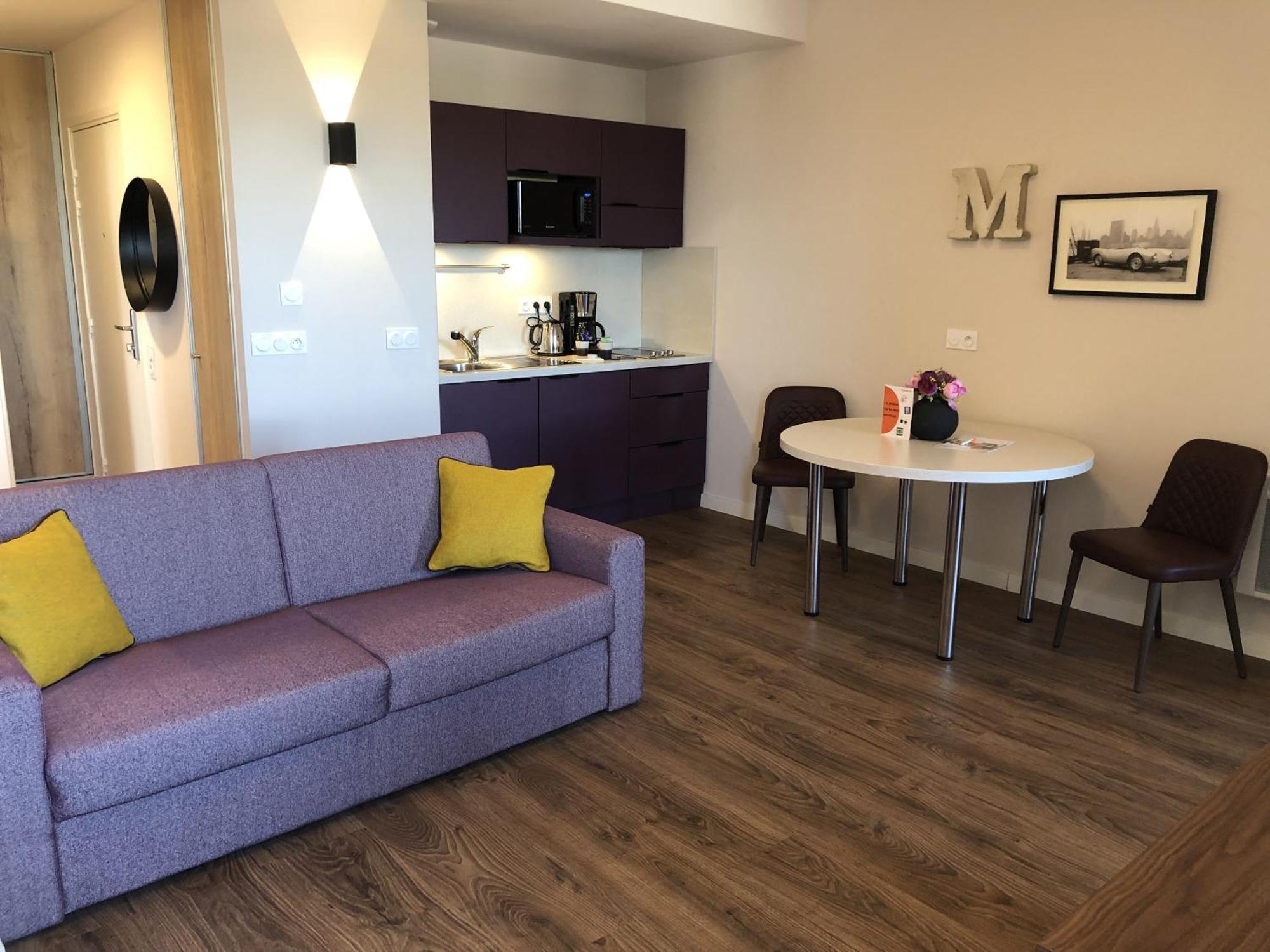 Domitys - Le Manoir Apartment Perignat-les-Sarlieve Bagian luar foto